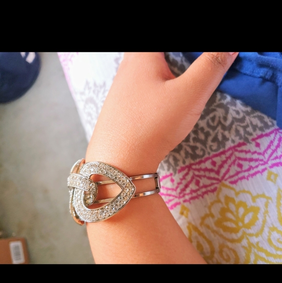 Silver Crystal Rhinestone Clasp Bracelet EUC - Picture 4 of 10